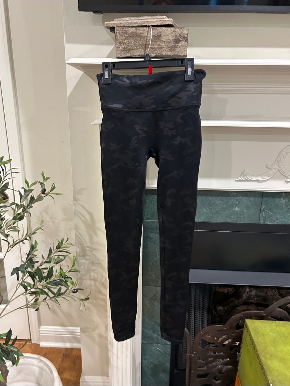 SPANX Black Camouflage Leggings with Red Tag NWOT